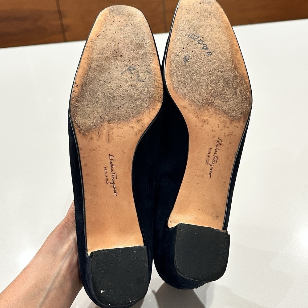 Salvatore Ferragamo Classic Black Suede Leather Closed Toe‎ Pump Heels Shoe 8 AA - Picture 13 of 15